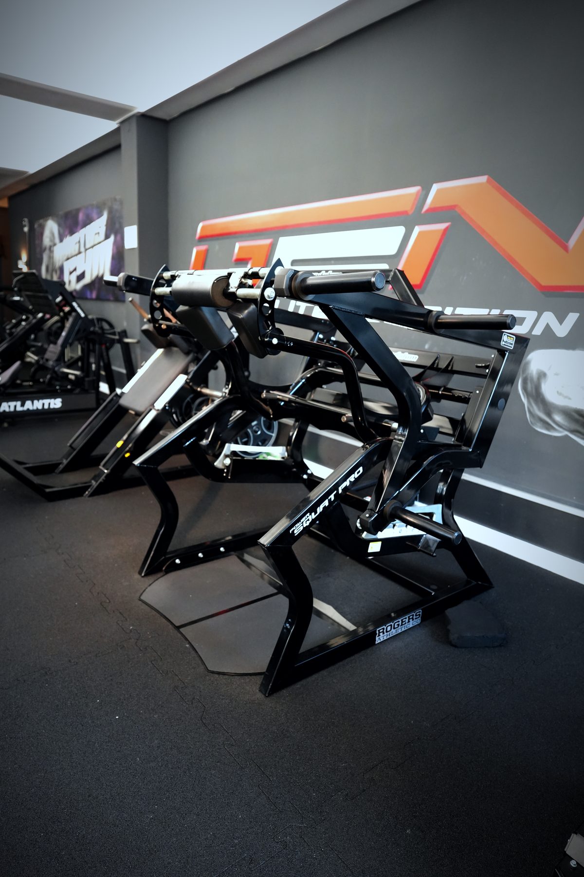 Rogers Power Squat Pro XT Gerätereihe im Invictus Gym Hamburg