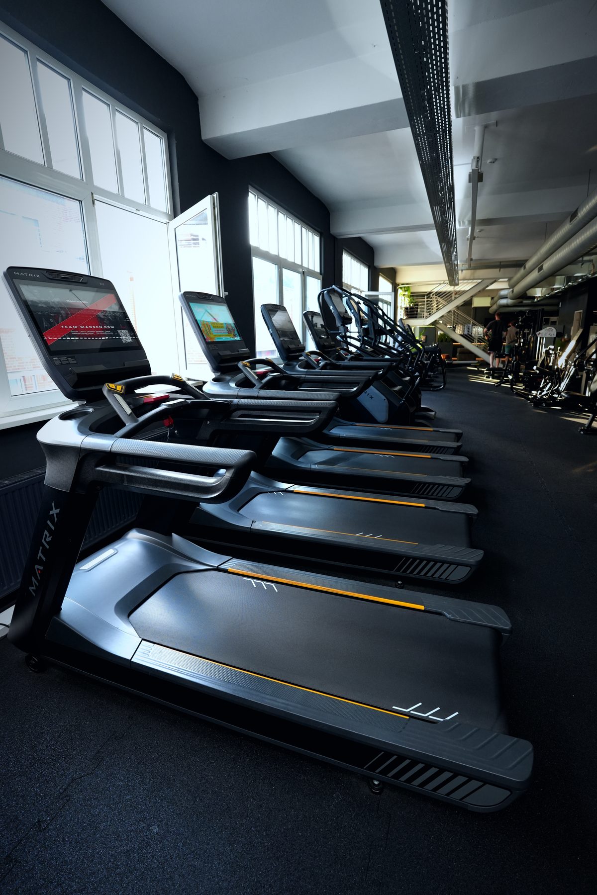 Matrix Laufbänder im Cardiobereich des Invictus Gym Hamburg