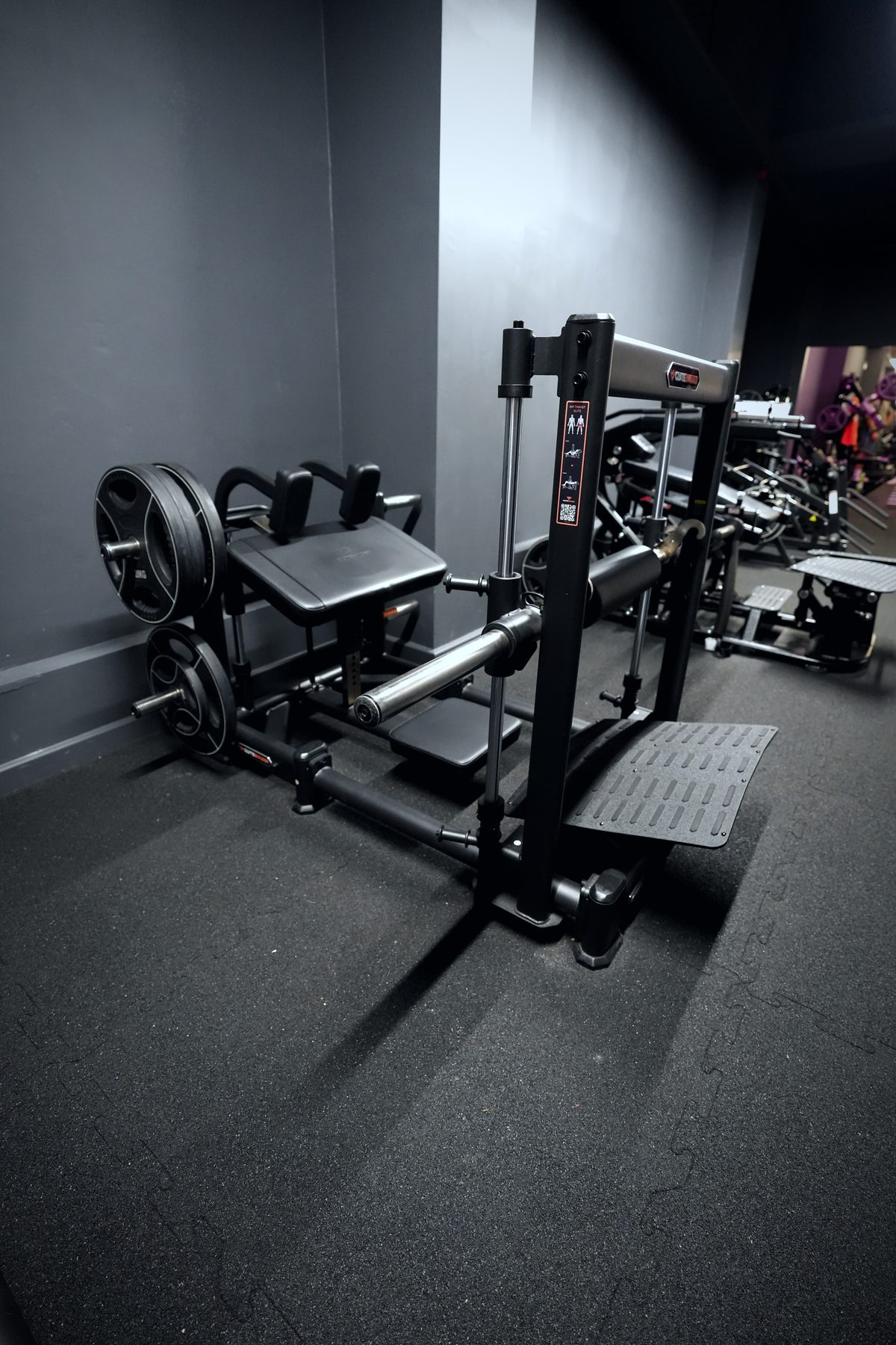 Glutebuilder 3D Multi Hip Thrust im Invictus Gym Hamburg