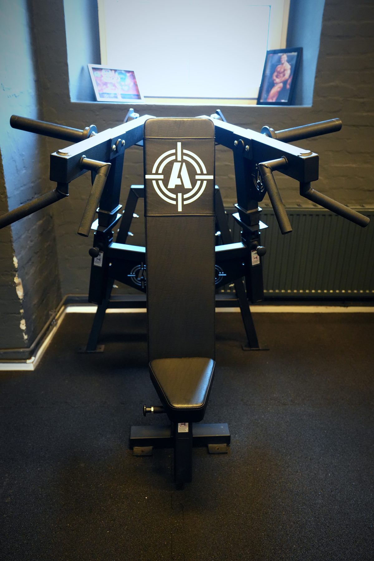 Arsenal Strength Shoulder Press im Invictus Gym Hamburg Bergedorf